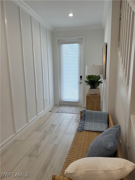 7576 Carnegie Way in Naples, FL - Building Photo