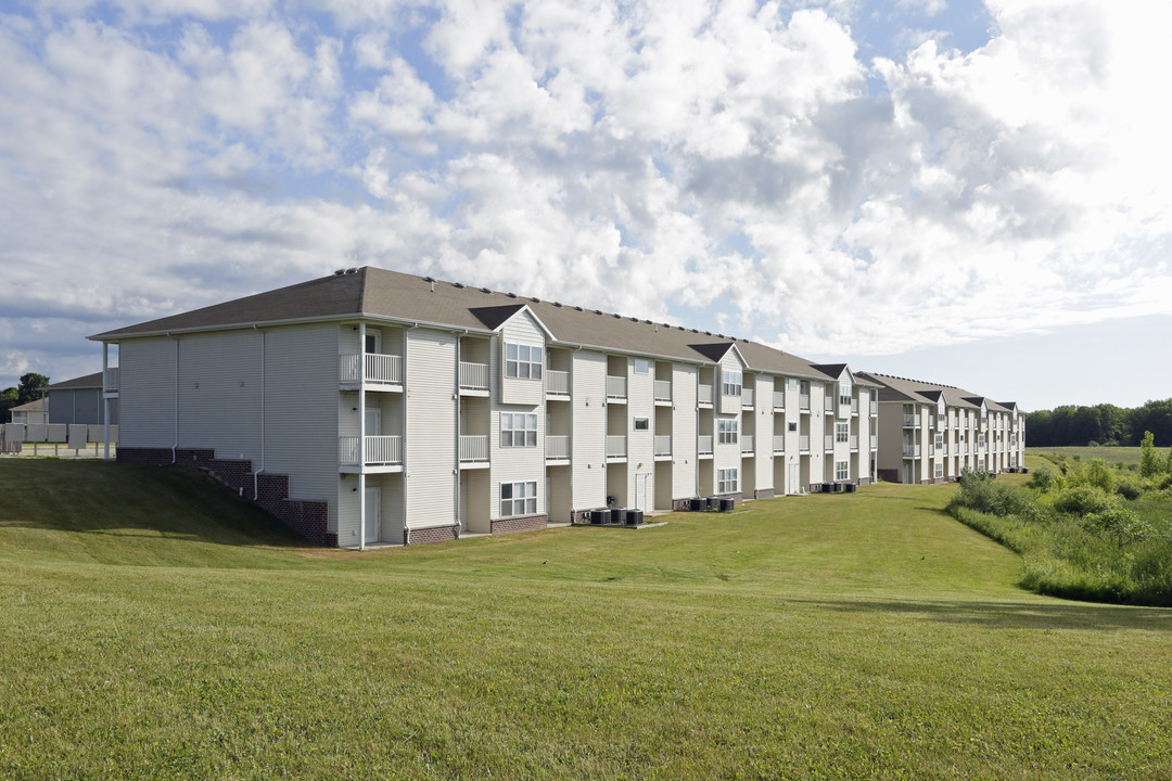 College Town Apartments in Big Rapids, MI - Building Photo