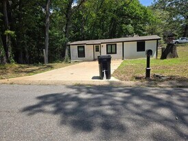1318 S Neeley St in Benton, AR - Building Photo
