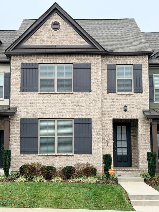 143 Grandstand Blvd in Gallatin, TN - Building Photo