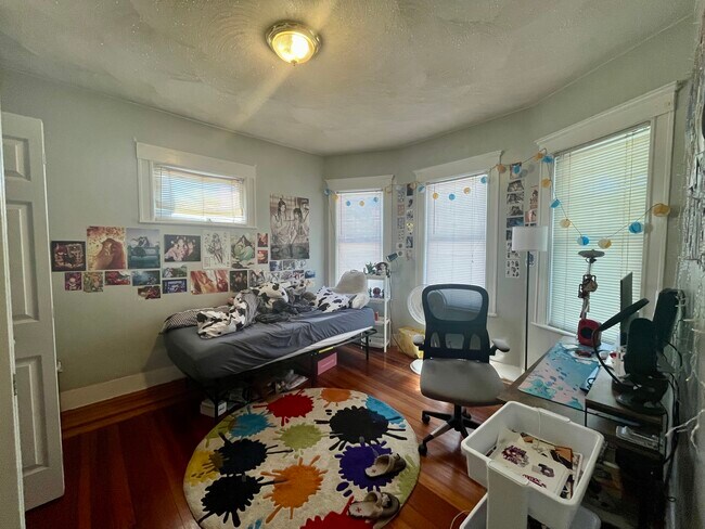 30 Adams St, Unit 1 in Medford, MA - Foto de edificio - Building Photo