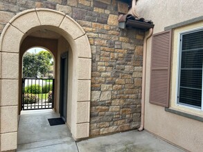 454 Ernest Ct in Oceanside, CA - Foto de edificio - Building Photo
