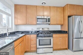 10412 Montrose Ave-Unit -204 in Bethesda, MD - Building Photo - Building Photo