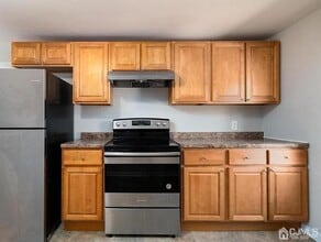 729 Watsontown Rd in Berlin, NJ - Foto de edificio - Building Photo