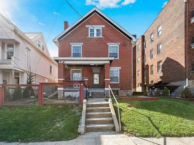 1043 Beech Ave, Unit First floor