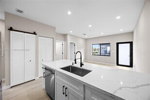 630 NE 166th St in Miami, FL - Building Photo