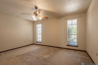 14823 Stoneberg Ave in Baton Rouge, LA - Foto de edificio - Building Photo