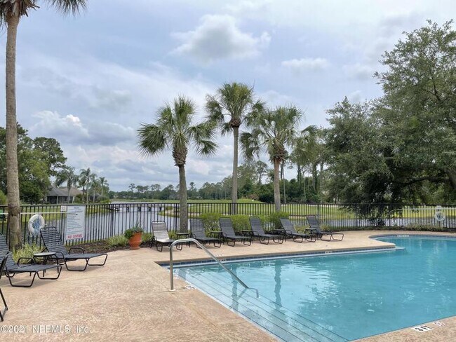 property at 13703 Richmond Park Dr N