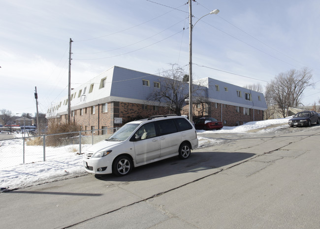 Charleston Court in Omaha, NE - Building Photo - Building Photo