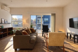 1640 N Water St, Unit ID1379063P in Milwaukee, WI - Building Photo - Building Photo