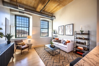 Stone Mill Lofts in Lawrence, MA - Foto de edificio - Building Photo