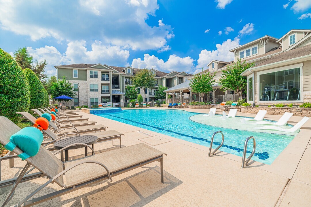 7970 Grand in Richmond, TX - Building Photo