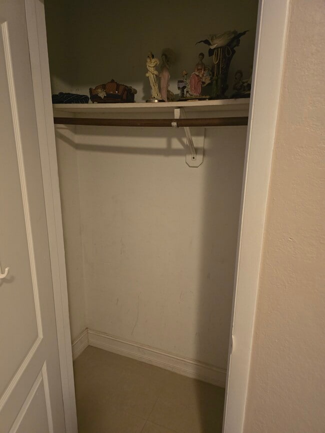 3574 W 14th Ct, Unit Bedroom, rest of home is in Hialeah, FL - Foto de edificio - Building Photo