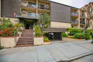 365 Burchett St, Unit 217 in Glendale, CA - Building Photo