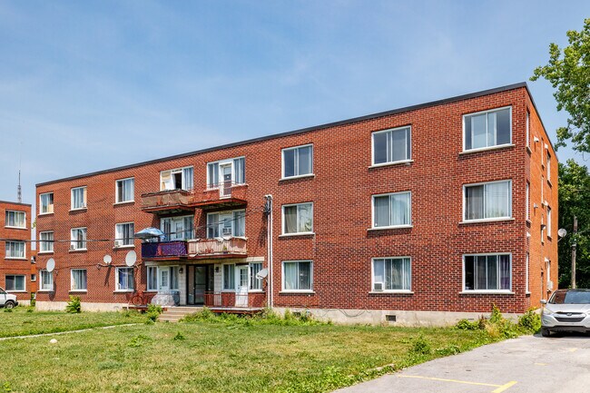 6155 Émile-Nelligan Rue in Montréal, QC - Building Photo - Building Photo