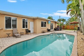 2251 NW 87th Ave in Pembroke Pines, FL - Building Photo - Building Photo