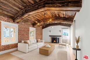 8467 4th St in Los Angeles, CA - Building Photo