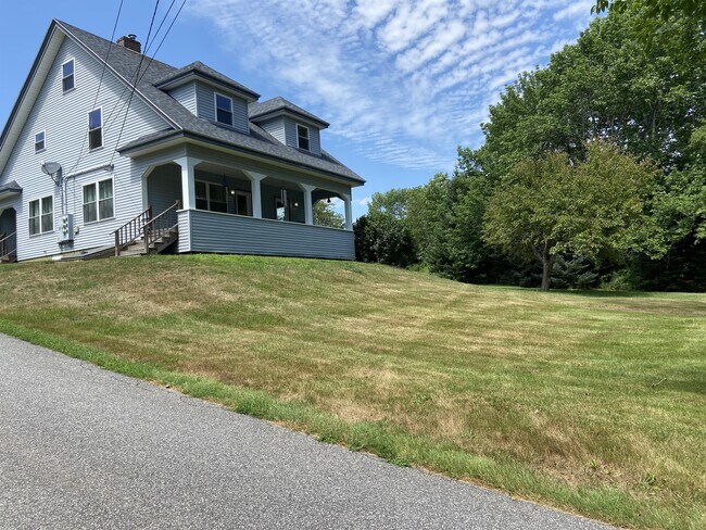 11 Old Lewiston Rd, Unit Apartment A in Gardiner, ME - Building Photo - Building Photo