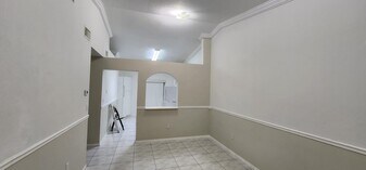 6900 NW 179th St, Unit 210 in Hialeah, FL - Building Photo