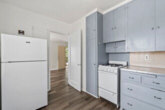 76 W Apricot Ave in Salt Lake City, UT - Foto de edificio - Building Photo