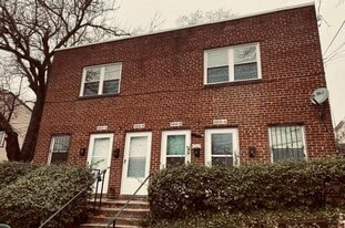 5812 Eads St NE, Unit 5812-A in Washington, DC - Building Photo