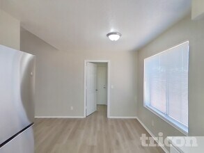 6826 W Cholla St in Peoria, AZ - Foto de edificio - Building Photo