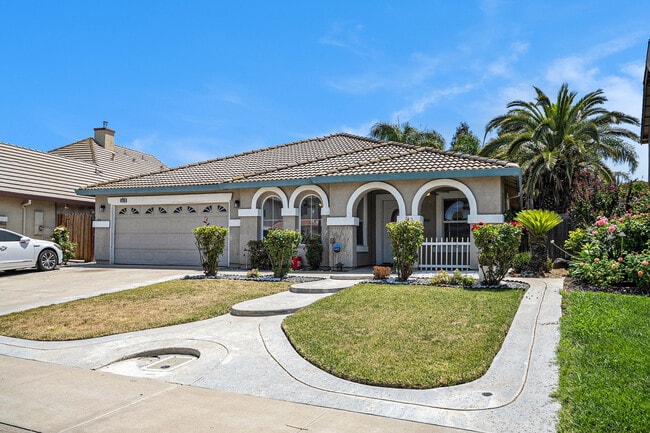 8736 Glacier Point Dr in Stockton, CA - Foto de edificio - Building Photo