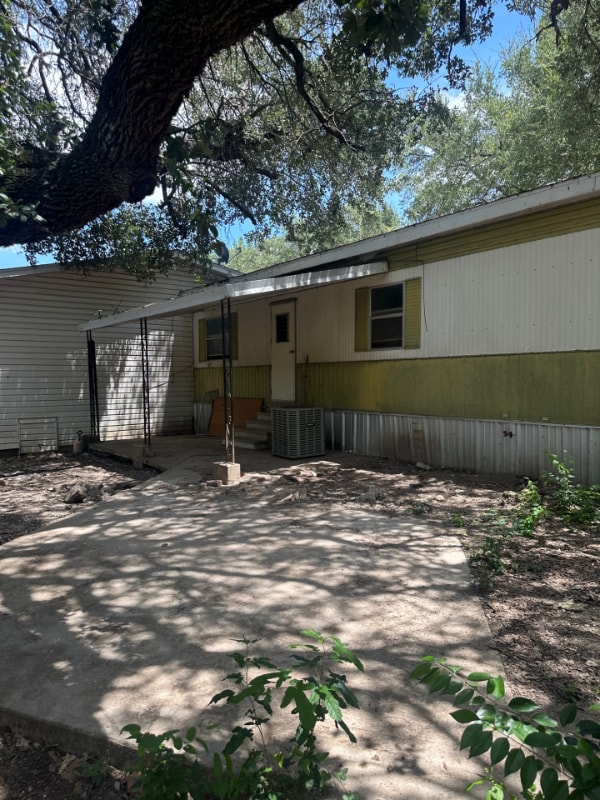 1358 Old Moody Rd in Eddy, TX - Building Photo - Building Photo