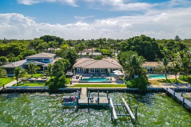 9999 NE 13th Ave in Miami Shores, FL - Foto de edificio