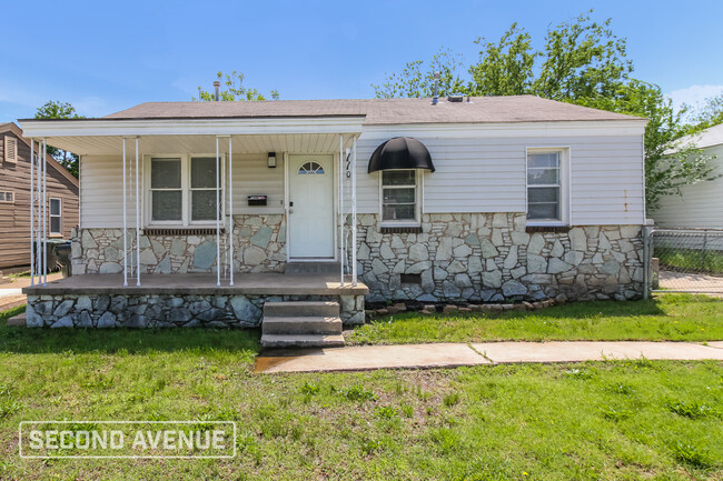 property at 110 E Myrtle Dr