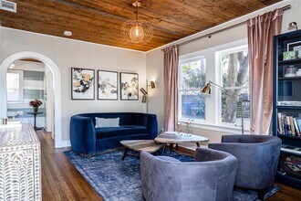501 Terrace Dr in Austin, TX - Building Photo - Building Photo