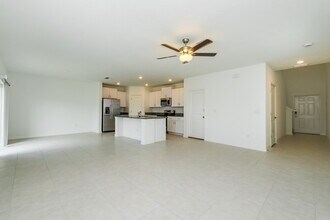17854 Beaming Rays Ln in Lutz, FL - Building Photo - Building Photo