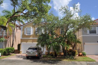 1115 River Birch St in Hollywood, FL - Building Photo - Building Photo