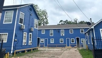7018 1/2 Avenue F in Houston, TX - Building Photo