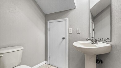 9402 Charlesberg Dr in Tampa, FL - Building Photo - Building Photo