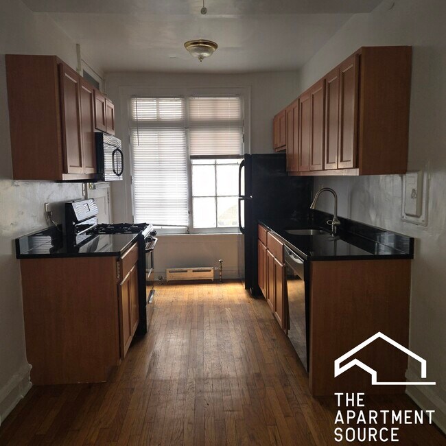 property at 948 W Cuyler Ave