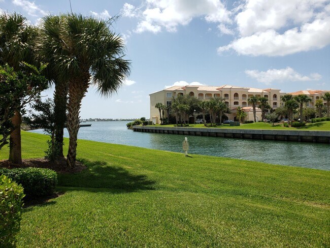 property at 6 Harbour Isle Dr E