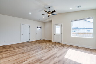 5707 E Bristol St in Bel Aire, KS - Building Photo - Building Photo
