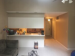 313 Woodside Dr, Unit 313 Woodside Drive in Iowa City, IA - Foto de edificio - Building Photo