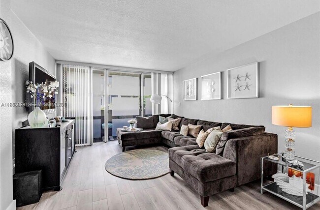 830 NW 87th Ave in Miami, FL - Building Photo - Building Photo