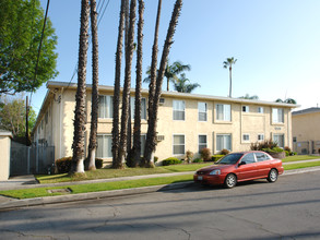 Weddington Apartments in Valley Village, CA - Building Photo - Building Photo