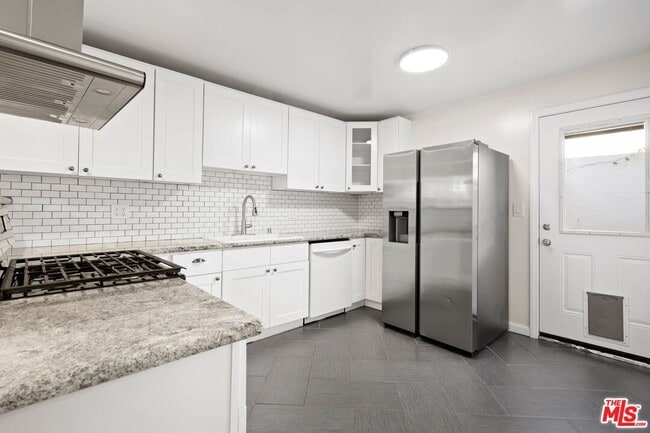 8529 Saturn St in Los Angeles, CA - Building Photo - Building Photo