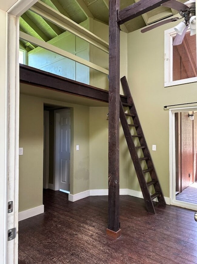 property at 220 Laniloa Way