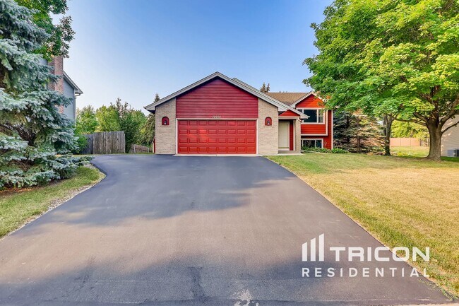 12015 60th Pl N in Minneapolis, MN - Building Photo - Building Photo