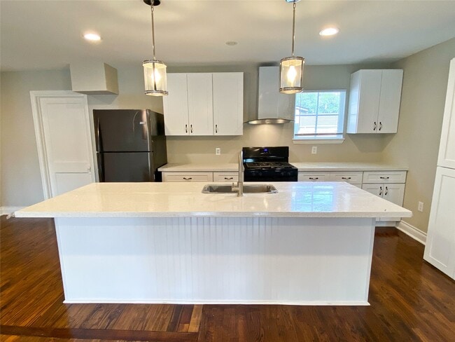 property at 1406 Mystic St