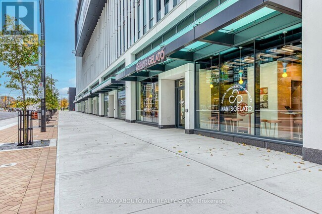 395 Square One Dr in Mississauga, ON - Building Photo - Building Photo