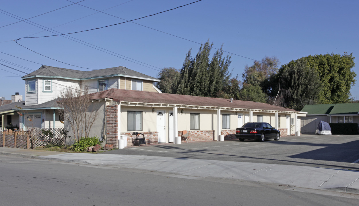 606 4th St in San Juan Bautista, CA - Foto de edificio