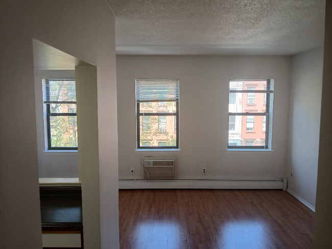 112 W 128th St in New York, NY - Building Photo - Building Photo