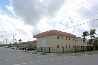 Gateway Apartments in Florida City, FL - Building Photo - Building Photo