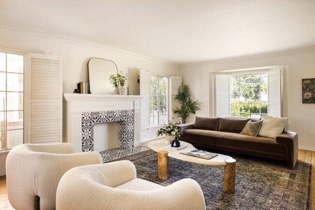 4002 W Adams Blvd in Los Angeles, CA - Foto de edificio - Building Photo